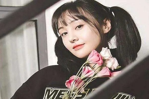 郑爽高价卖旧手机买家吐槽，郑爽转卖二手商品的原因是？