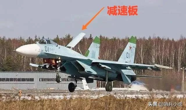 战斗机后轮着地,前轮抬起,如何分辨它是在起飞,还是在降落?