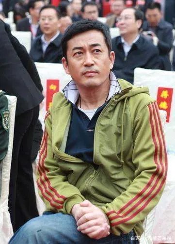 为娶张歆艺丢弃原配，与儿子闹翻的王志飞，后来怎样？