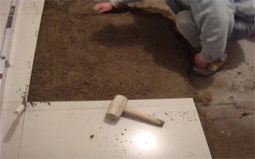 铺地板砖多少钱一平 铺地砖应注意什么