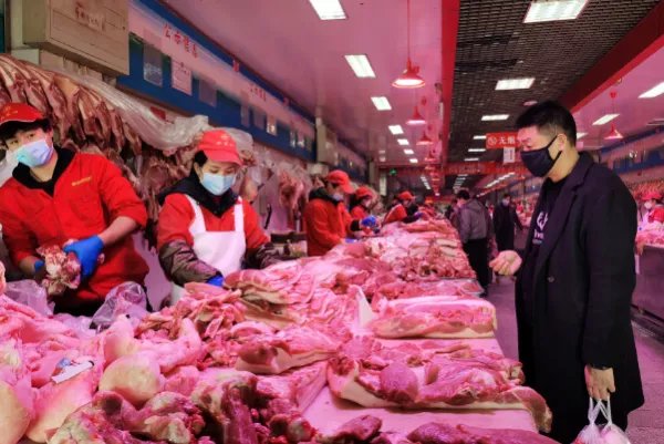 猪肉价格连降9周，猪肉的价格还能回到十几块一斤吗？