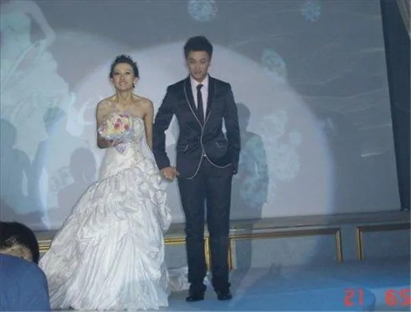 陈翰宾出轨左娜细节还在一起吗 吴静一精神失常疯了吗现在怎样了