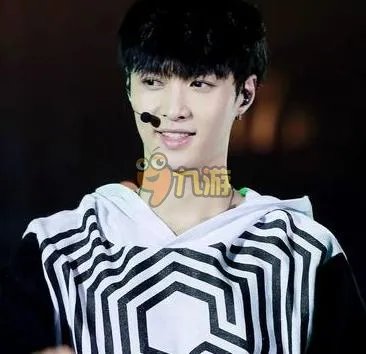 张艺兴示爱唐嫣 exo张艺兴微博资料背景照片大全