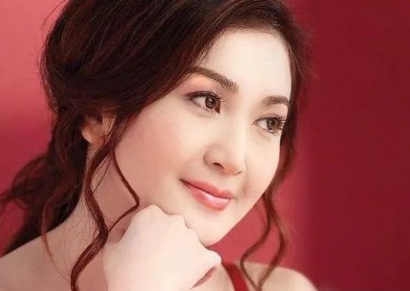 温碧霞同学聚会图片 正版聚会照颜值照样“逆天”