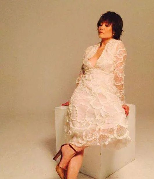 婚后13天就成了寡妇，她为争遗产打了10年官司，伍咏薇如今怎样了？