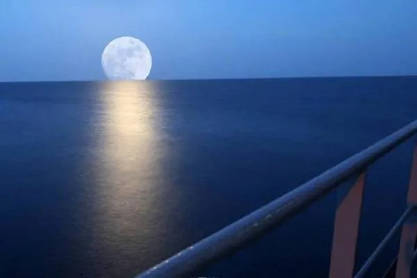 网友对于海军护航官兵在亚丁湾拍的月亮有何评价？