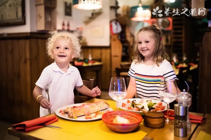 色彩斑斓的“毒蘑菇”_妈咪注意 宝宝皮球里暗藏危险_幼儿护理_育儿_太平洋亲子网