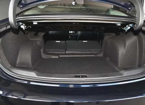 不到22万的中大型轿车，入门版的别克君越，配置够用吗？