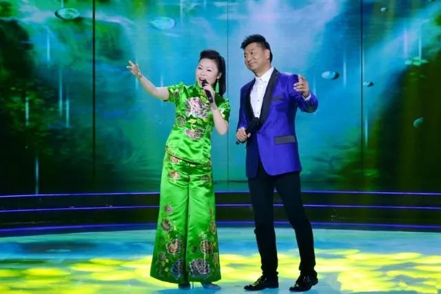 有人说电视上看不见“草帽姐”了,她的近况怎么样?