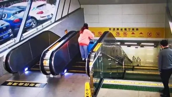 女子乘坐地铁站扶梯时，被滚落的行李箱砸伤，她该如何维护自己的权益？