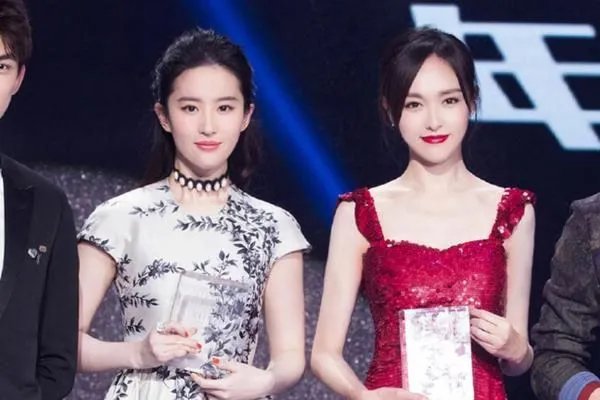 刘亦菲为唐嫣庆生，她们两人的关系如何？