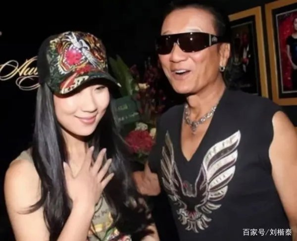 谢贤养了她十二年,分手给2000万,现在的她怎么样了