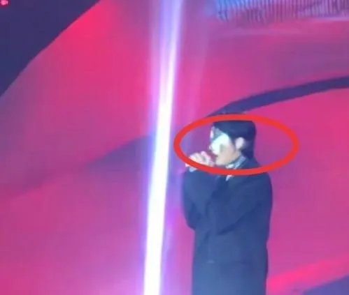 吴亦凡被激光笔照射,为何蔡徐坤又躺枪?