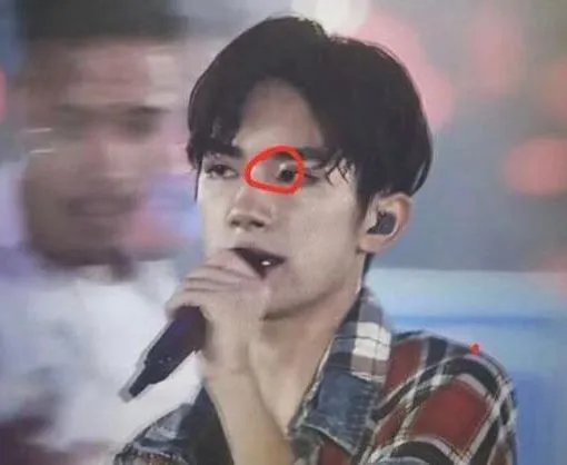 吴亦凡被激光笔照射,为何蔡徐坤又躺枪?