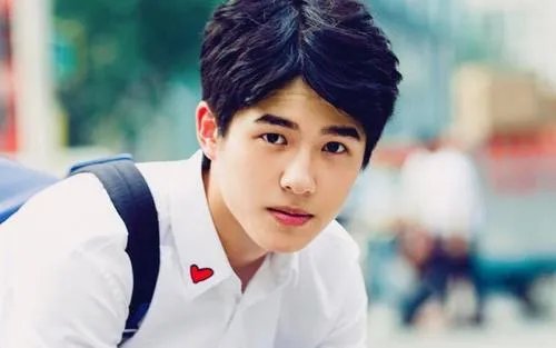 刘昊然喝酒一口闷的原因引起热议，主要原因是什么？