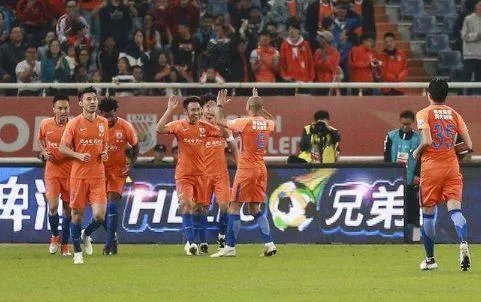 恒大门神曾诚有多幸福？