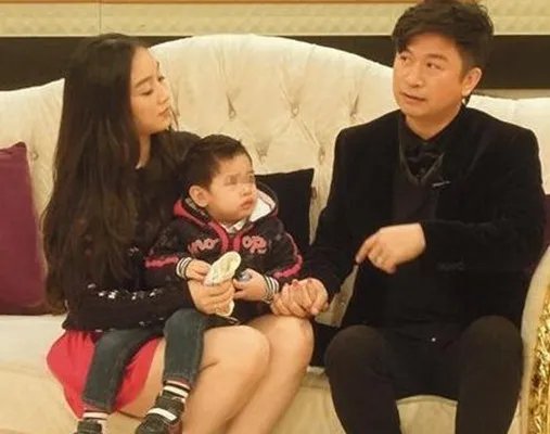 揭秘黄舒骏前妻张小燕失败婚姻始末 对比黄现任态度差别大