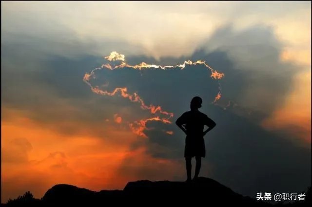 你如何看女硕士花50万找工作,上班后竟是收水电费?