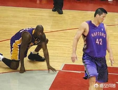 NBA比赛时球员们的身体冲撞对抗有多激烈?