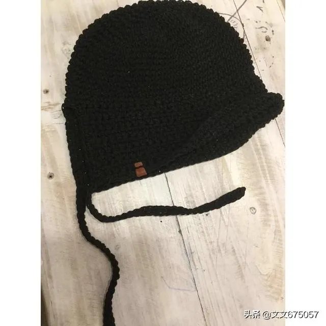 老婆总是去闺蜜家过夜，每次开视频不接说她闺密没穿衣服不方便，为啥？