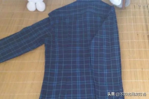 如何叠长袖的衣服？