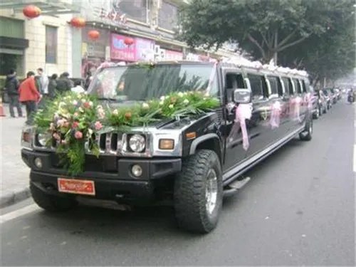 婚车加长悍马多少钱    婚车租赁注意事项