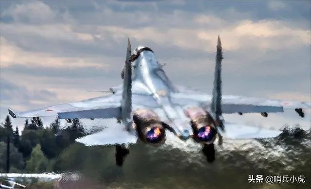 战斗机后轮着地,前轮抬起,如何分辨它是在起飞,还是在降落?