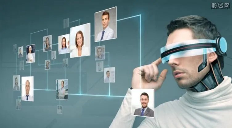 女子玩vr抱狗壮胆 2018年VR行业赚钱吗？