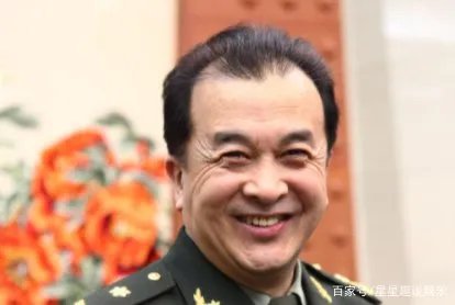 黄宏上午被免职，下午就被带走，如今多年过去了他过得怎么样？