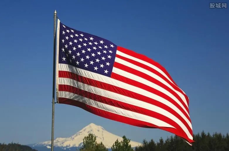 美国新冠疫情最新消息 看数据后不少人担心美国灭亡