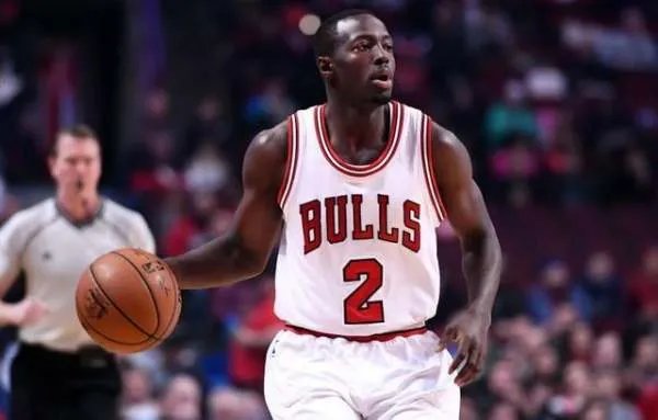 公牛黄蜂魔术如何交易?