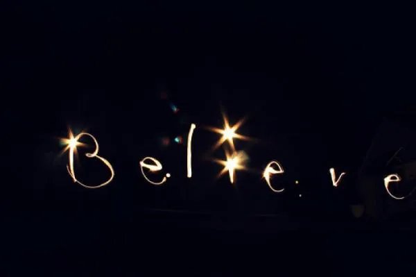 believe in yourself 这个说法正确么，是什么意思？