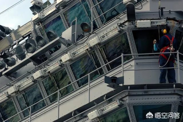 摧毁了航母的指挥舰桥，是不是就几乎瘫痪了整个航母？