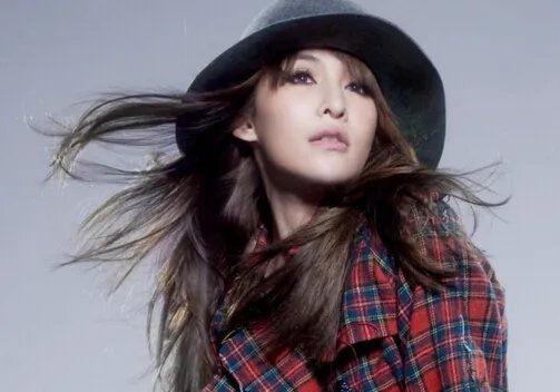 萧亚轩最新图片大曝光  携手小鲜肉有新恋情