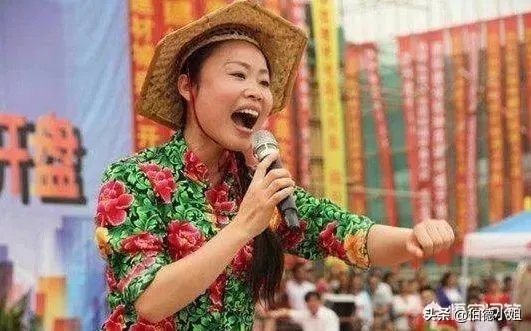 有人说电视上看不见“草帽姐”了,她的近况怎么样?