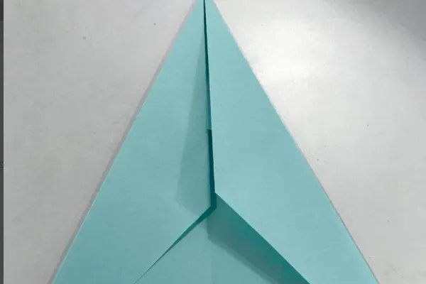 “开学第一课”中的歼15纸飞机怎么折