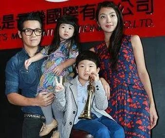 曹格女儿Grace大变样，姐姐这般容颜还会有人说她丑吗？