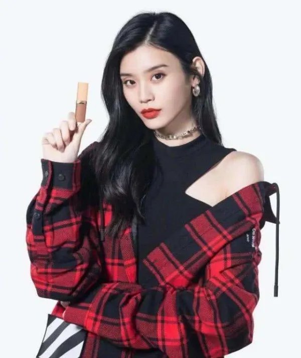 靠前男友成超模，又摔进豪门的奚梦瑶，为何她的人生这么顺？