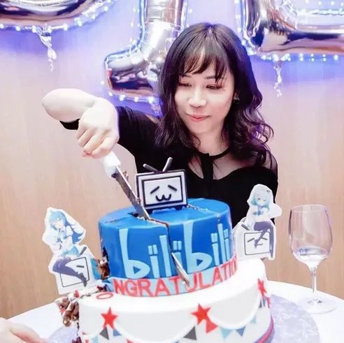 80亿B站女副总裁嫁UP主老坛,贫富差距大的人走到一起会幸福吗?