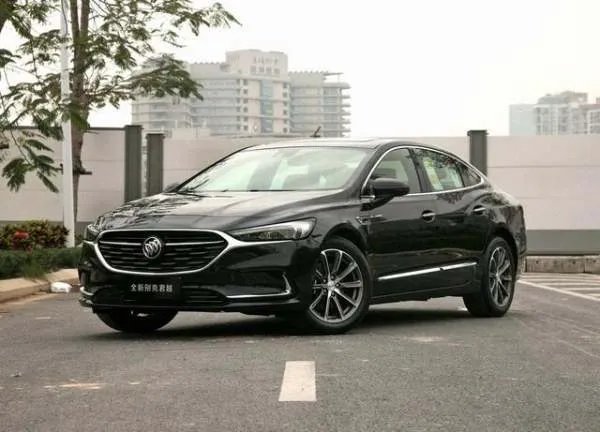 不到22万的中大型轿车，入门版的别克君越，配置够用吗？