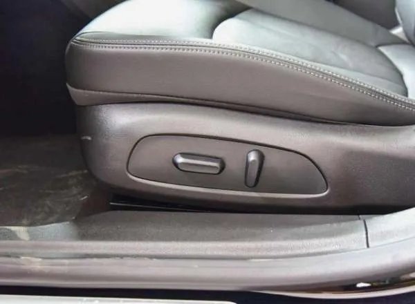 不到22万的中大型轿车，入门版的别克君越，配置够用吗？