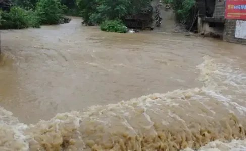 重庆一水坝开闸下游3人被冲走，目前救援进展如何？