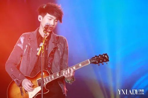 快乐大本营白举纲看小白如何大闹快本舞台