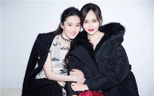 刘亦菲为唐嫣发文庆生，你觉得她晒的唐嫣的照片美吗？