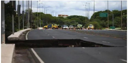 巴西首都路面垮塌的原因是什么？
