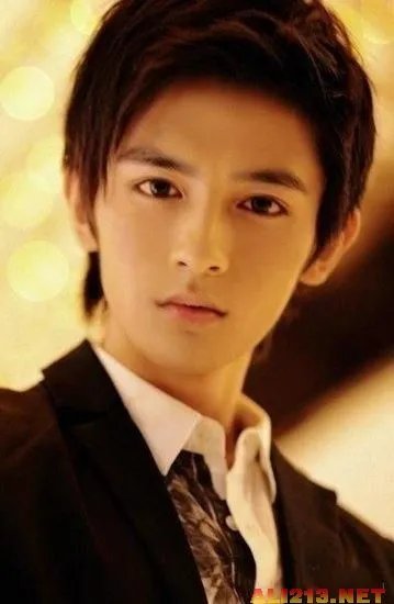 高校帅哥校草大搜罗 哪个是你的梦中情人呢？