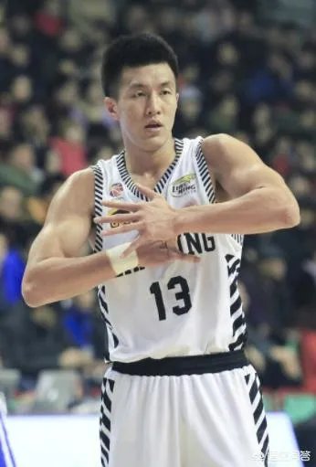 韩德君手掌骨折，出战成疑，辽宁队能不能拿下北京队？