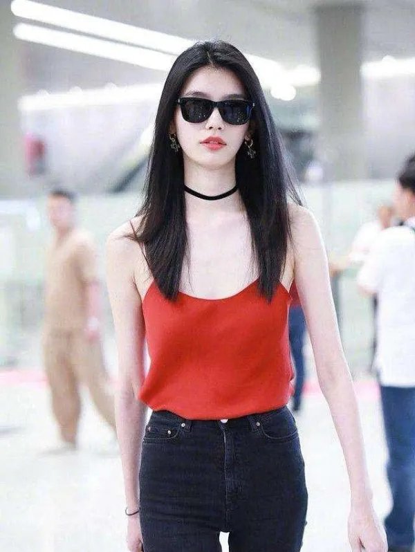 靠前男友成超模，又摔进豪门的奚梦瑶，为何她的人生这么顺？