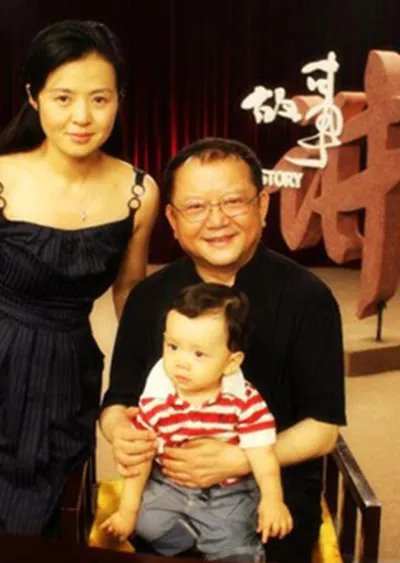 郑艳东年龄是多少？ 王刚现任妻子的婚姻历程