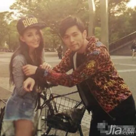 周杰伦首度公开恋情 3亿豪宅或作婚房